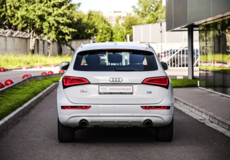 Подержанный автомобиль Audi Q5 2012 года (6 фото)