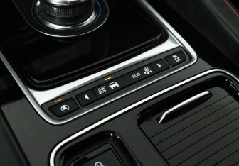 Подержанный автомобиль Jaguar F-Pace 2017 года (21 фото)