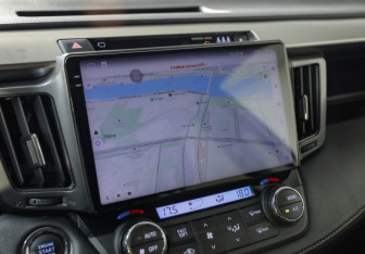 Подержанный автомобиль Toyota RAV4 2015 года (16 фото)