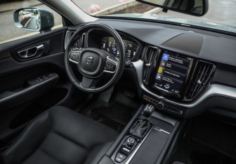 Подержанный автомобиль Volvo XC60 2020 года (10 фото)