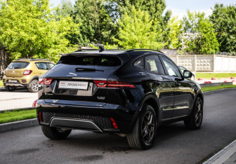 Подержанный автомобиль Jaguar E-Pace 2019 года (6 фото)