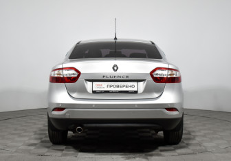 Подержанный автомобиль Renault Fluence 2014 года (6 фото)