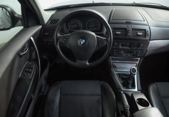 Подержанный автомобиль BMW X3 2010 года (9 фото)