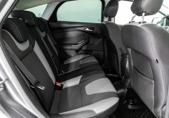 Подержанный автомобиль Ford Focus Hatchback 2012 года (19 фото)