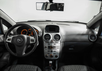 Подержанный автомобиль Opel Corsa 2013 года (9 фото)