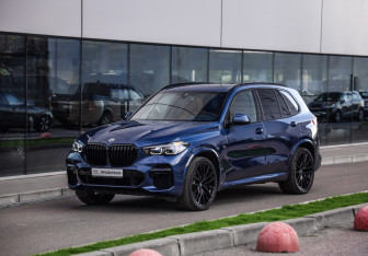 Подержанный автомобиль BMW X5 2023 года (4 фото)