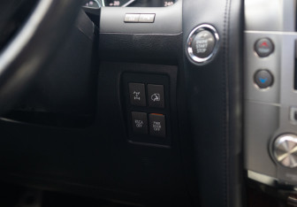 Подержанный автомобиль Lexus LX 2014 года (29 фото)