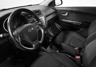Подержанный автомобиль Kia Rio Sedan 2016 года (9 фото)