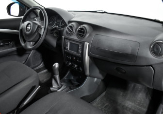 Подержанный автомобиль Nissan Almera Sedan 2014 года (12 фото)