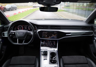 Подержанный автомобиль Audi A6 Sedan 2018 года (9 фото)