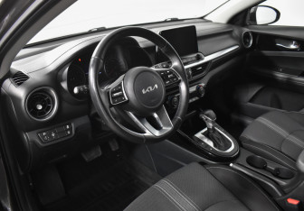 Подержанный автомобиль Kia Cerato Sedan 2022 года (9 фото)