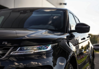 Подержанный автомобиль Land Rover Range Rover Evoque 2019 года (2 фото)