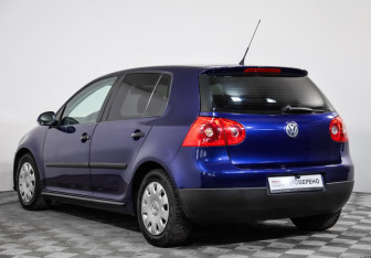 Подержанный автомобиль Volkswagen Golf Hatchback 2005 года (7 фото)