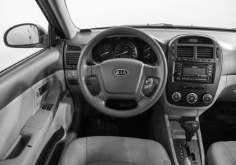 Подержанный автомобиль Kia Cerato Sedan 2008 года (11 фото)