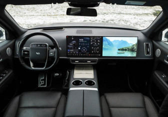 Подержанный автомобиль LiXiang L9 2024 года (11 фото)