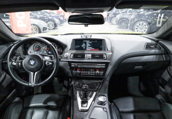 Подержанный автомобиль BMW M6 Coupe 2013 года (27 фото)