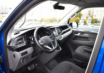 Подержанный автомобиль Volkswagen Caravelle 2021 года (6 фото)