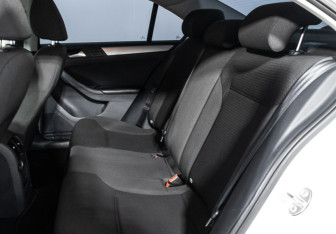 Подержанный автомобиль Volkswagen Jetta Sedan 2017 года (10 фото)