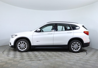 Подержанный автомобиль BMW X1 2017 года (9 фото)