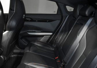 Подержанный автомобиль Changan UNI-V 2024 года (12 фото)