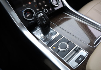 Подержанный автомобиль Land Rover Range Rover Sport 2018 года (16 фото)