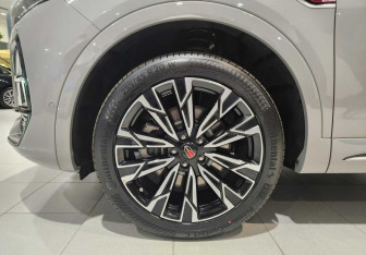 Новый Hongqi HS5 2024 (4 фото)