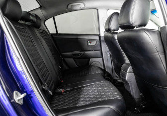 Подержанный автомобиль Mazda 3 Sedan 2006 года (15 фото)