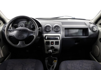 Подержанный автомобиль Renault Logan Sedan 2006 года (10 фото)