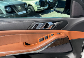 Подержанный автомобиль BMW X5 2019 года (13 фото)