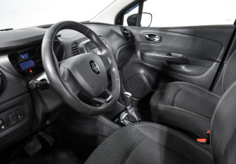 Подержанный автомобиль Renault Kaptur 2019 года (9 фото)
