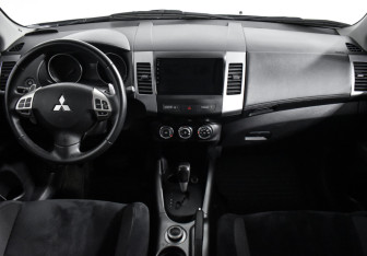 Подержанный автомобиль Mitsubishi Outlander 2011 года (15 фото)