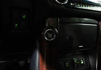 Подержанный автомобиль Toyota Land Cruiser Prado 2015 года (19 фото)