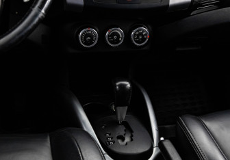 Подержанный автомобиль Mitsubishi Outlander 2010 года (13 фото)