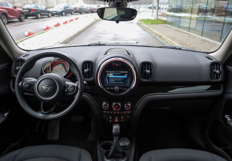 Подержанный автомобиль MINI Countryman 2018 года (10 фото)