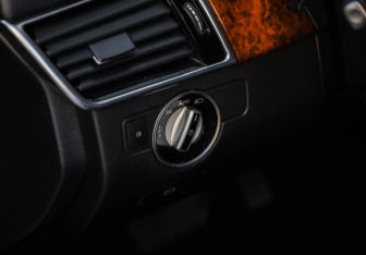 Подержанный автомобиль Mercedes-Benz GLE 2015 года (22 фото)