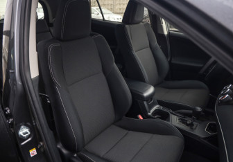 Подержанный автомобиль Toyota RAV4 2015 года (21 фото)
