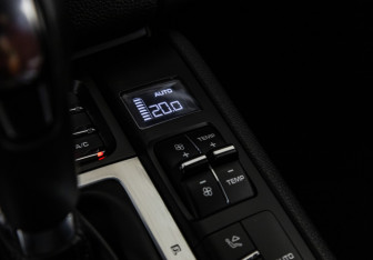 Подержанный автомобиль Porsche Macan 2016 года (34 фото)