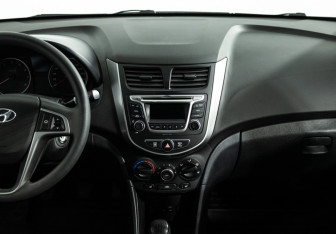 Подержанный автомобиль Hyundai Solaris Sedan 2015 года (14 фото)