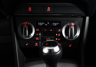 Подержанный автомобиль Audi Q3 2013 года (16 фото)