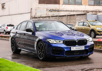Подержанный автомобиль BMW M5 Sedan 2022 года (5 фото)
