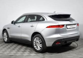 Подержанный автомобиль Jaguar F-Pace 2017 года (7 фото)