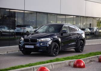 Подержанный автомобиль BMW X6 2017 года (4 фото)
