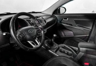 Подержанный автомобиль Kia Sportage 2011 года (9 фото)