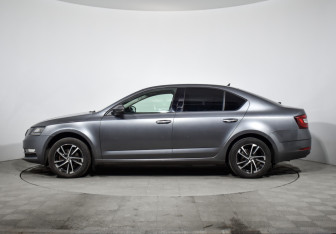 Подержанный автомобиль Skoda Octavia Liftback 2019 года (8 фото)