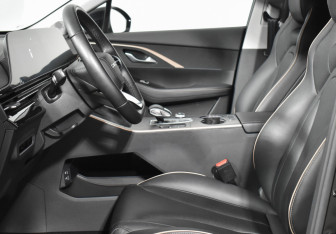Подержанный автомобиль Omoda C5 2024 года (10 фото)
