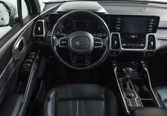 Подержанный автомобиль Kia Sorento 2021 года (10 фото)