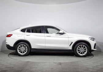 Подержанный автомобиль BMW X4 2019 года (4 фото)
