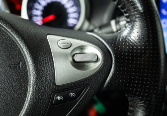 Подержанный автомобиль Nissan Juke 2011 года (15 фото)
