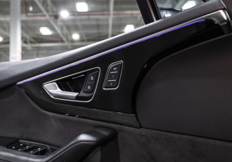 Подержанный автомобиль Audi Q7 2017 года (27 фото)