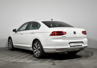 Подержанный автомобиль Volkswagen Passat Sedan 2019 года (7 фото)